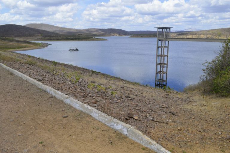 Plano de Secas do Açude Pedras Brancas avança em encontro com Comissão Gestora