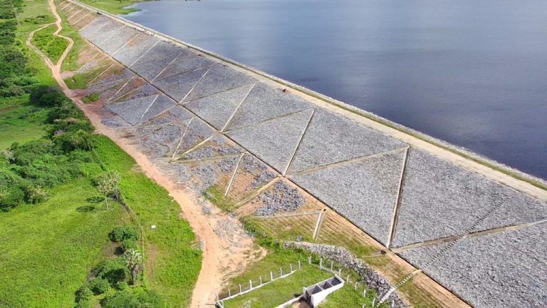 Comitê do Banabuiú avalia operação do Sistema Hídrico Cipoada com usuários de águas do açude